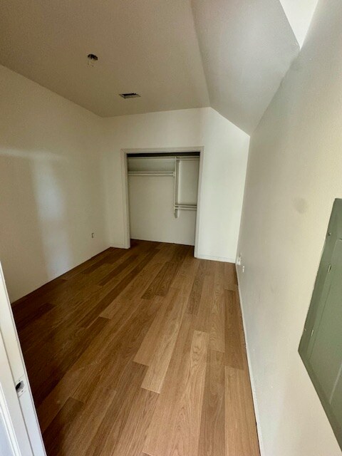 Building Photo - 1115 N Leverett Ave