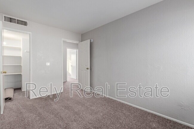 Building Photo - 12740 W Amy Dr