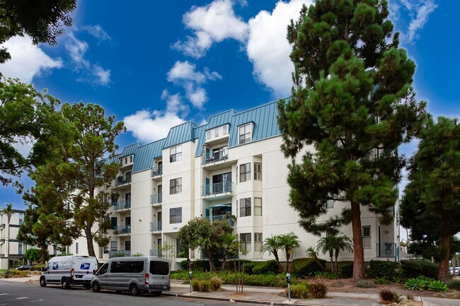 Building Photo - Heart of Bankers Hill at La Parc Chateau!