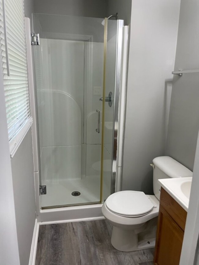 Building Photo - 3 bed, 2 full bath home located in Ashebor...
