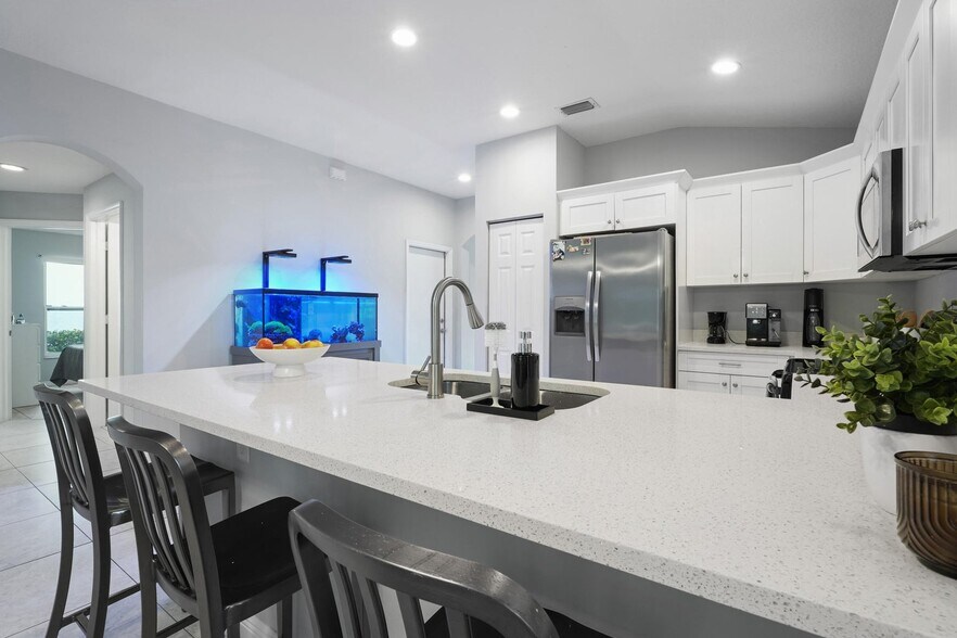 Building Photo - 6791 Lantern Key Dr