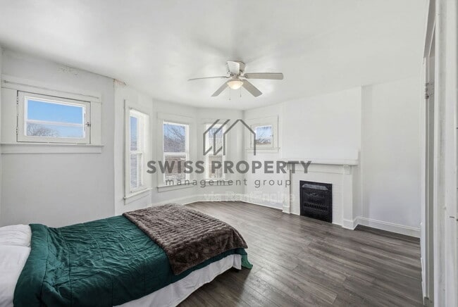 Building Photo - 2209 Summit St