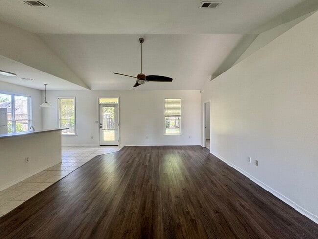 Building Photo - 418 White Heron Dr