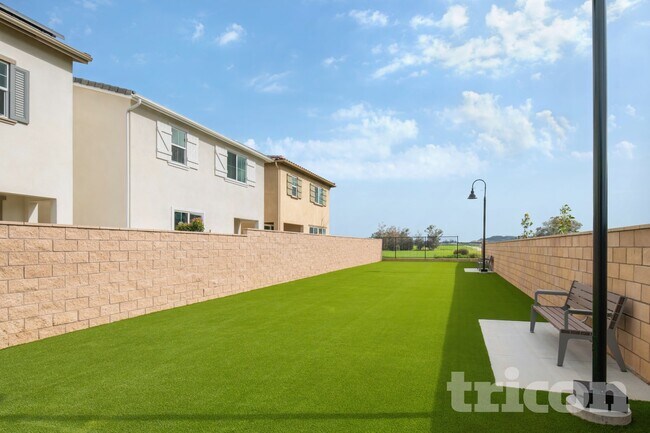 Building Photo - 31539 Hans Dr