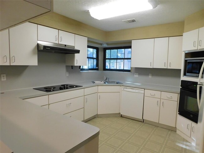 Building Photo - 2711 River Birch Dr
