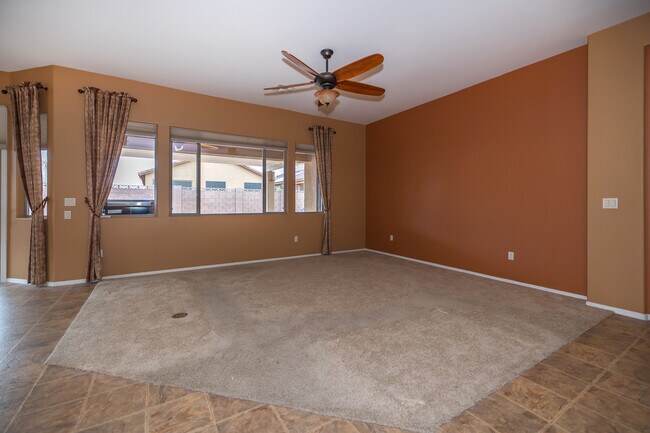 Building Photo - 1141 W Tenniel Dr