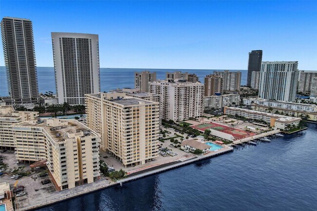 Building Photo - 1833 S Ocean Dr