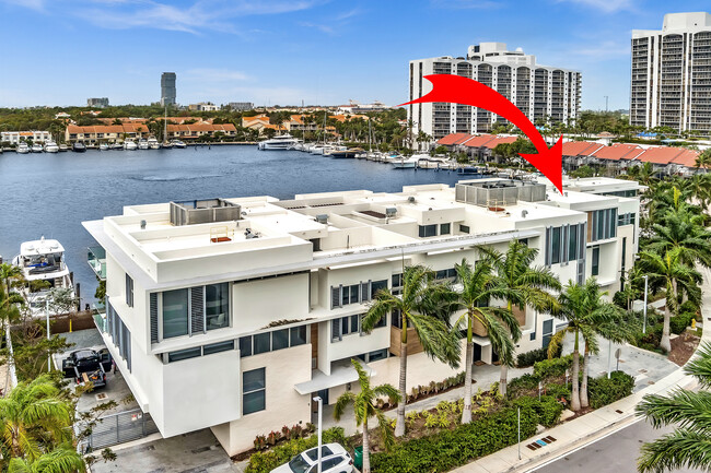 Building Photo - 3750 Yacht Club Dr