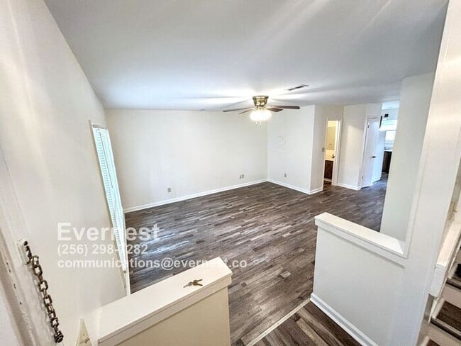 Building Photo - 2-Bedroom Home with Modern Amenities Near ...