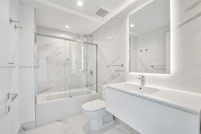 Building Photo - 1170 E Hallandale Beach Blvd
