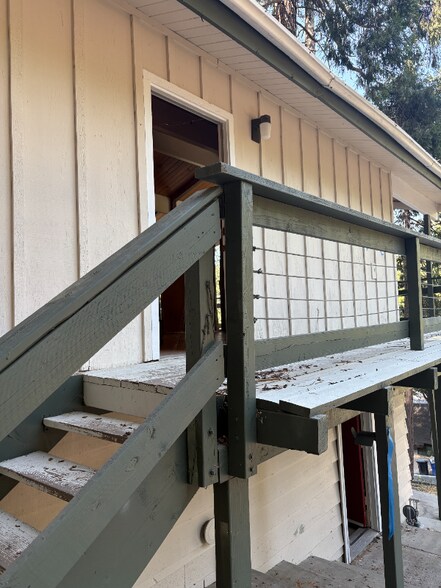 Building Photo - 600 CA-138