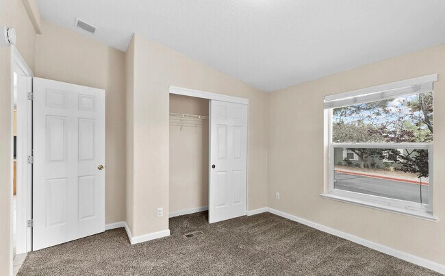 Building Photo - 101 Platinum Pointe Way