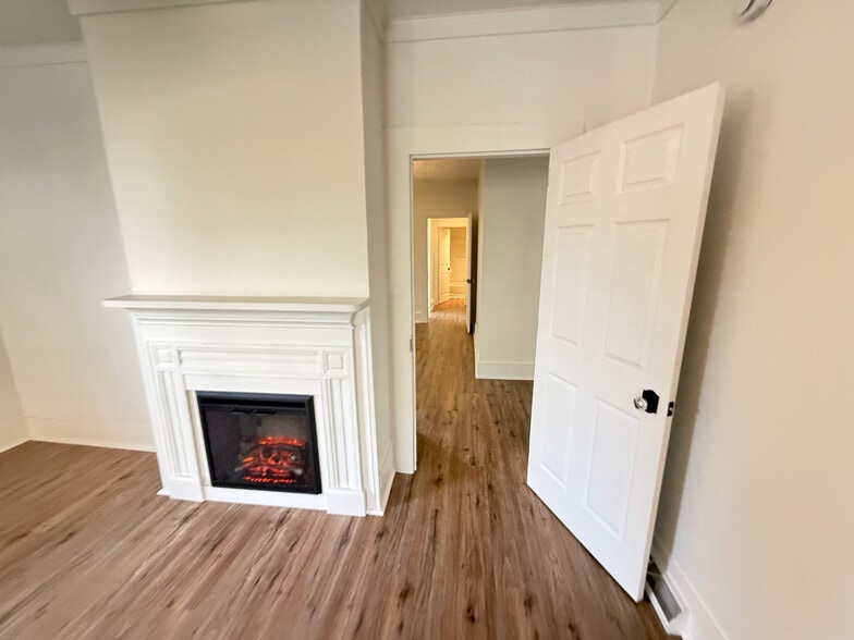 Building Photo - 1051 Elk St