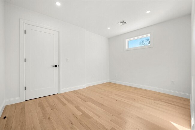 Building Photo - 55 Dustin St