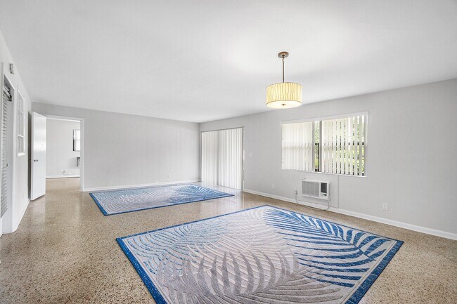 Building Photo - 5615 N Ocean Blvd