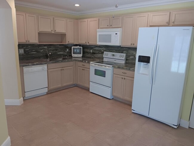 Building Photo - 4983 Pinemore Ln