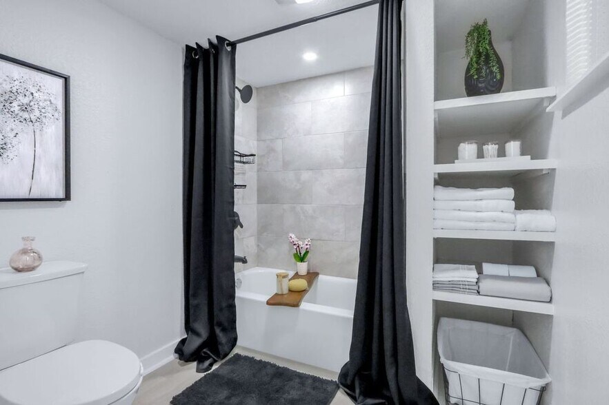 Building Photo - 1213 Spicewood