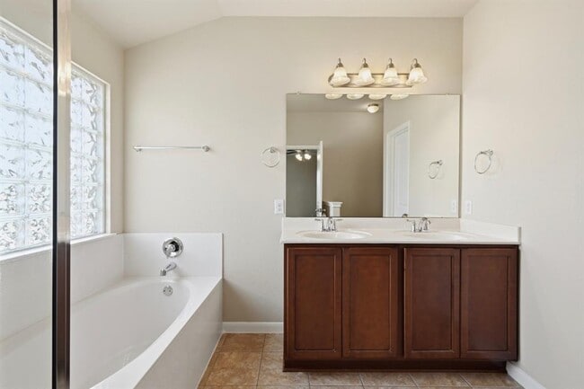 Building Photo - 1804 Colorado Bend Dr