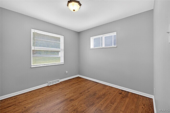 Building Photo - 21 Fern Ridge Ave