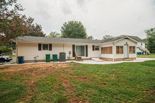Building Photo - 699 S Old Mill Rd