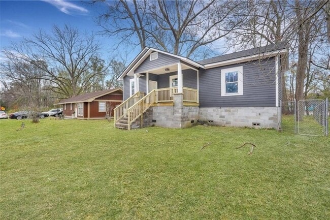 Building Photo - Live Near It All! 3 Bedroom Home in Midtown Savannah