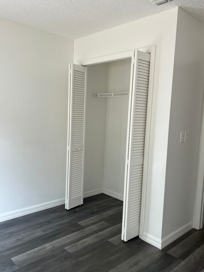 Building Photo - 667 Lake Dexter Cir