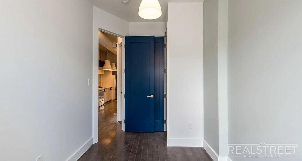 Building Photo - Massive 3 Bed (Flex 4 Bed) 3.5 Bath Duplex with Private Backyard in Bed-Stuy