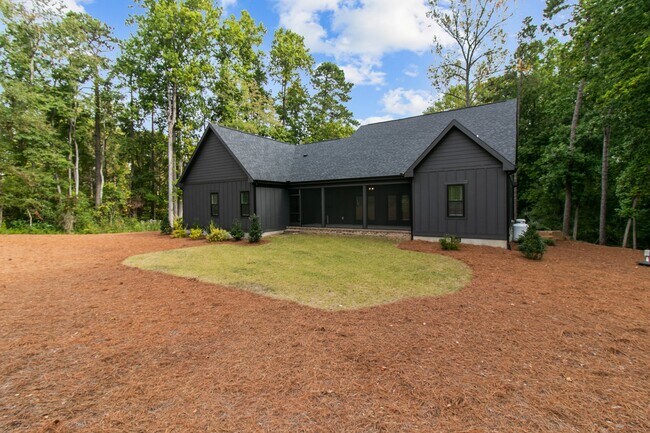 Building Photo - 14 Wisteria Way