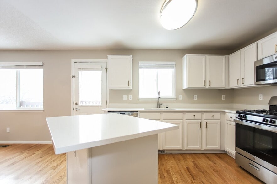 Building Photo - 13587 Bellaire St