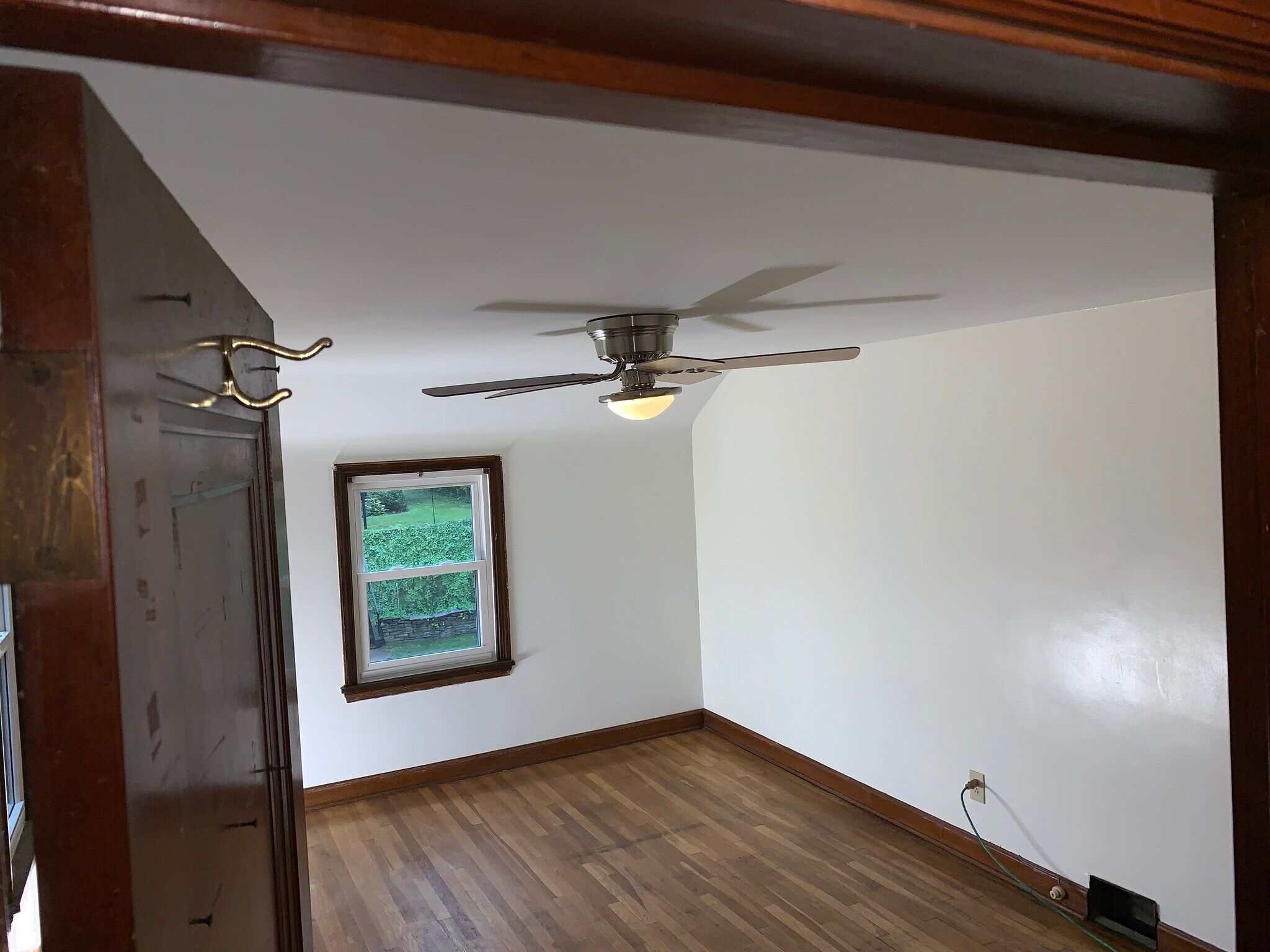 Building Photo - 1015 Willow Dr
