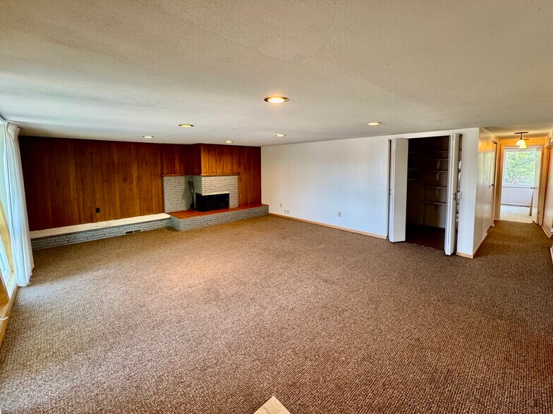Building Photo - 728 Saint Charles St
