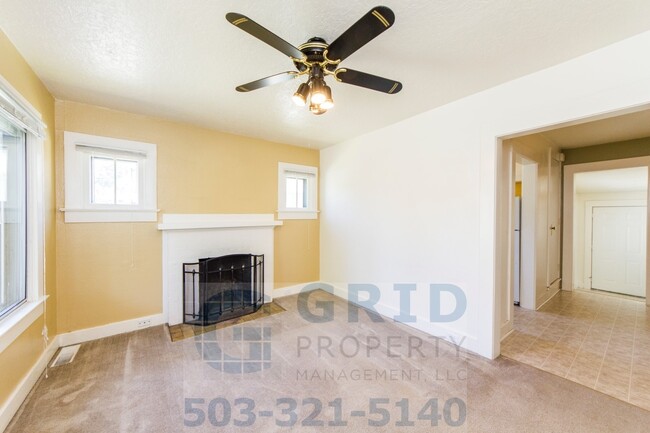 Building Photo - Charming 2 Bedroom Home in Mt Scott Arleta!