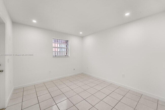 Building Photo - 1846 NW 5th St
