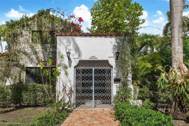 Building Photo - 1624 Granada Blvd