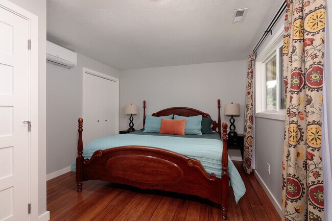 Building Photo - 4264 Belmont Dr