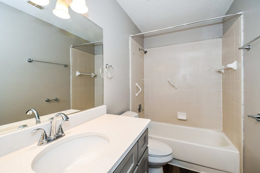 Building Photo - 11180 Barbizon Cir E