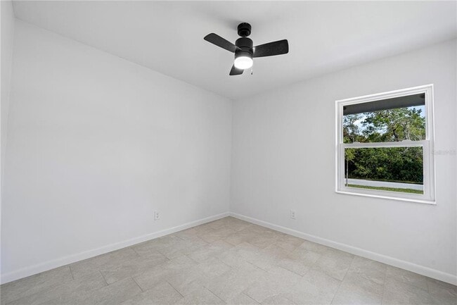 Building Photo - 77 Freeport Ln