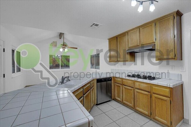 Building Photo - 1330 Kingswood Dr