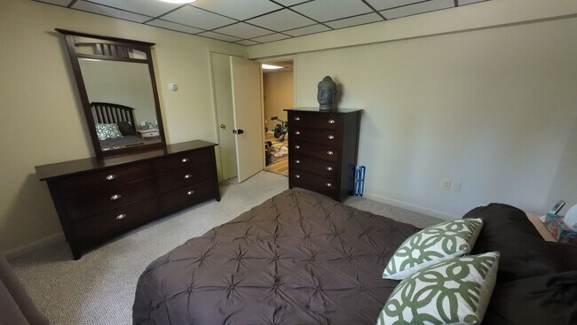 Building Photo - Beautifully remodeled 3 bedroom, 2 bathroom single family in South Nashua