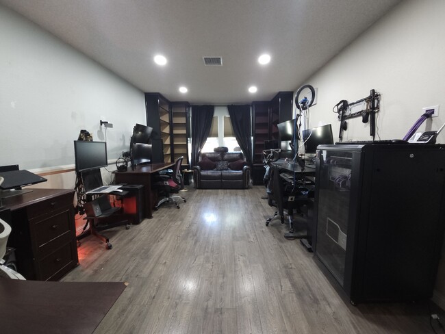 Building Photo - 13562 Vellanto Way