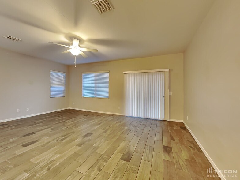 Building Photo - 4891 E Velasco St