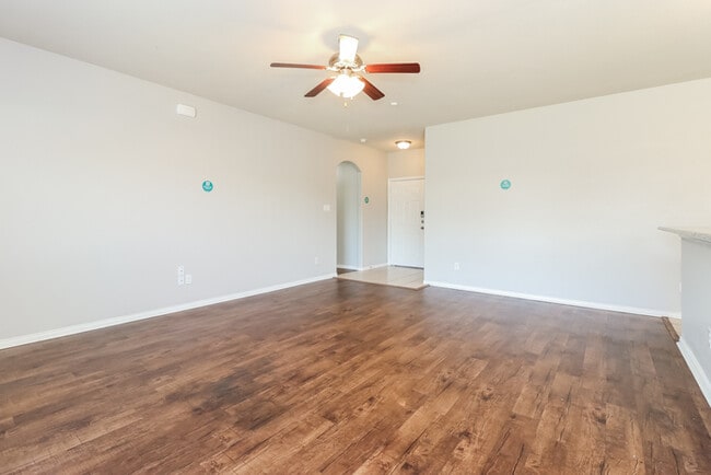 Building Photo - 3112 Royal Crest Dr