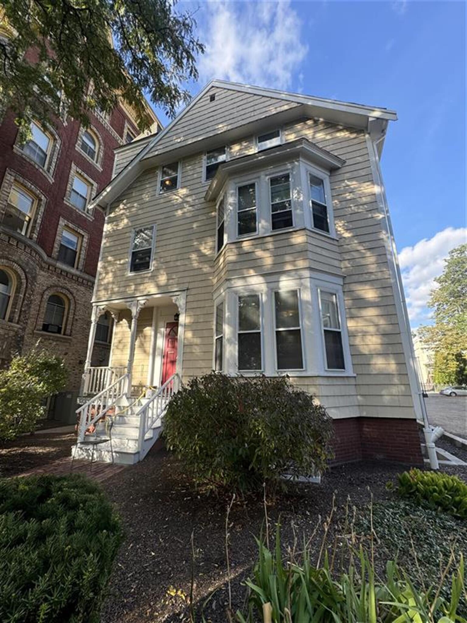 Building Photo - 379 Harvard St