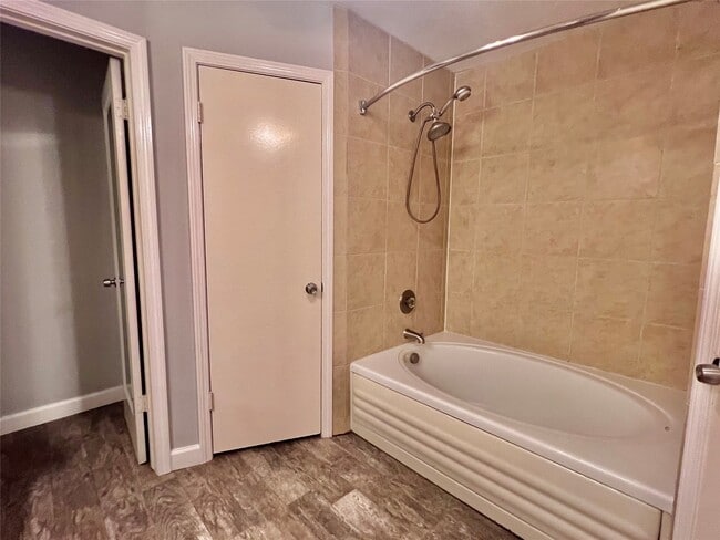 Building Photo - 9 N Deerfoot Cir