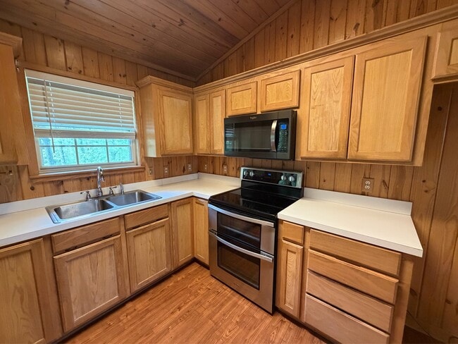 Building Photo - 261 County Rd