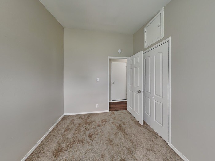 Building Photo - 120 Brookside Dr