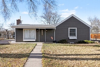 Building Photo - 105 S Kendall St