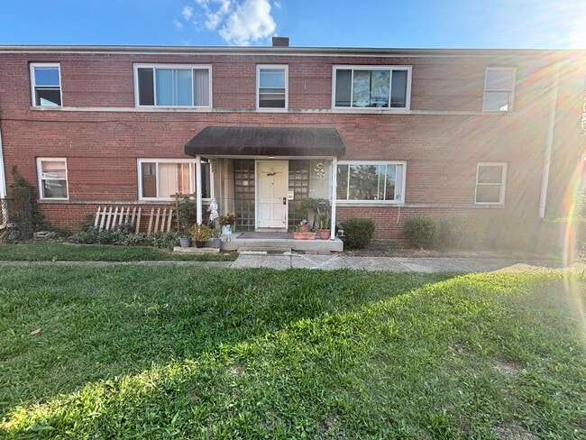 Building Photo - 34 N Hampton Rd