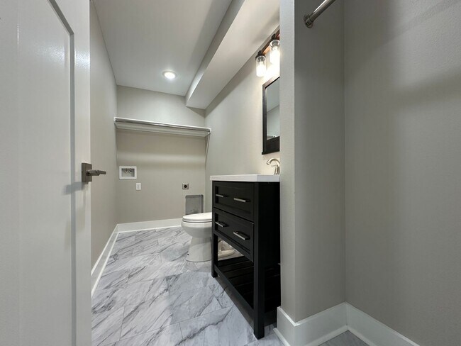 Building Photo - Luxury Adler Lofts