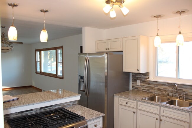 Building Photo - 772 Southport St